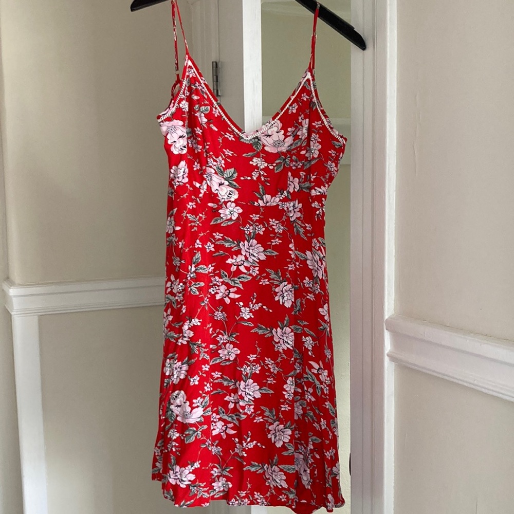 Lulu’s red floral print dress
